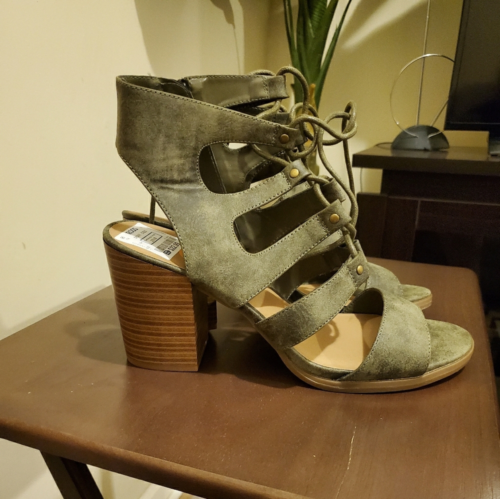 Green strap lace heels Ross